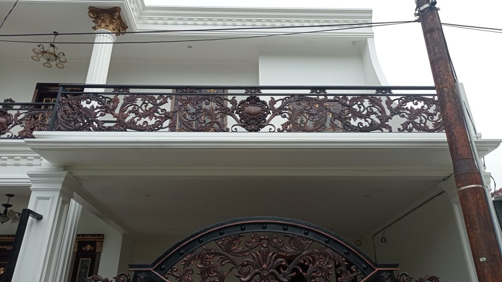 Balkon klasik pondok kelapa