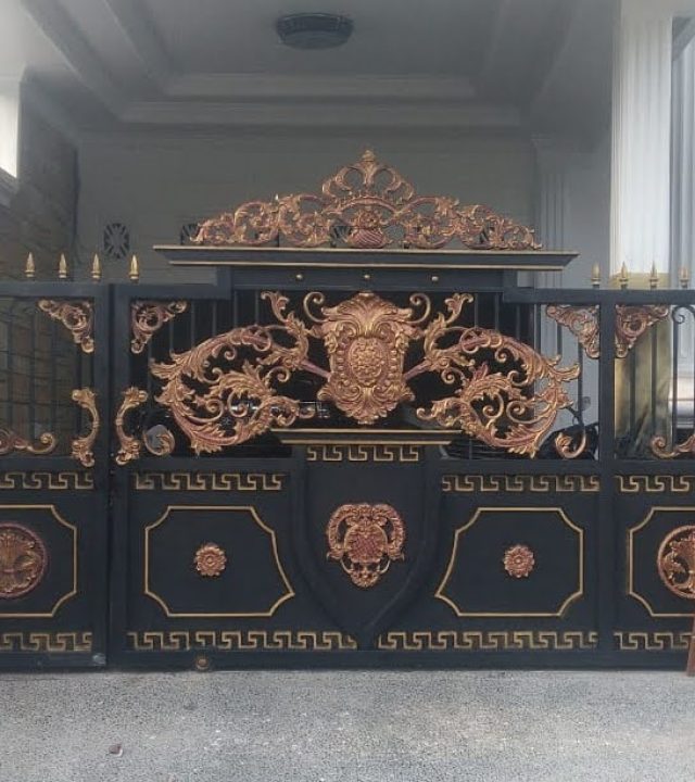 pagar rumah klasik besi tempa